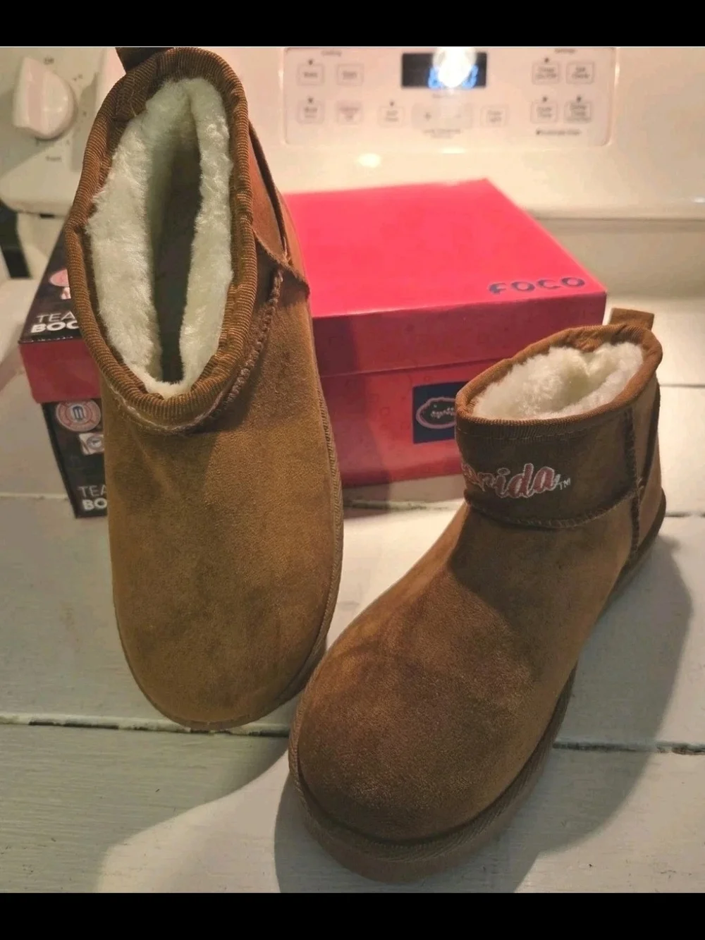 Florida Gators Women's FOCO Team Logo Fuzzy Fan Boots Women's Size 6